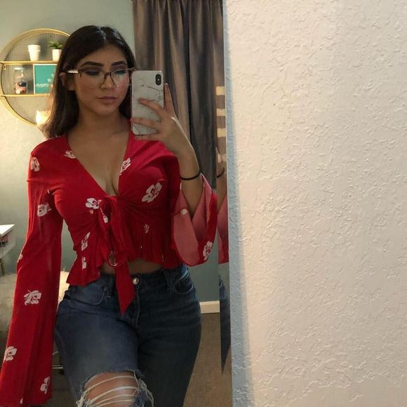 Meet your Posher, Nahomi - Picture 1 of 1